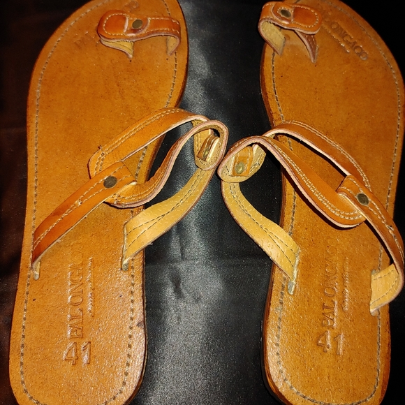 African sandal - Picture 1 of 2